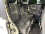 後部座席も気になるようなキズ・汚れやへたり等、大きなダメージはなく、良好な状態です。