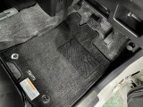 嬉しい純正フロアマット付き♪ 状態も良好です(^^♪