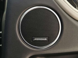 【MERIDIANサウンドシステム】標準の英国の歴史あるオーディオブランド「MERIDIAN」の音響システムを搭載。車内音響を臨場感豊かに、いつものドライブを「想い出」に変えてくれます。