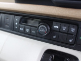 オートエアコンなので設定した温度で車内の温度を保ってくれます♪