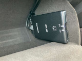 ETC2.0車載機は助手席側のグローブボックス内部に取り付けられております。盗難防止に役立ちますし、邪魔になる事にもなりません!