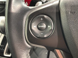ステアリングにオーディオ操作スイッチが付いています。オーディオ画面に直接タッチしなくても操作が出来ますので、運転に集中できます。