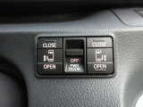 両側パワースライドドア付きだから、狭い駐車スペースなどでの乗り降りもラクラク♪小さなお子さまのいるご家庭には嬉しい装備。