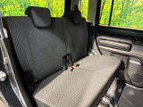 後部座席も気になるようなキズ・汚れやへたり等、大きなダメージはなく、良好な状態です。