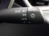 【オートライト】車外の明るさに応じて、自動的にライトの点灯・消灯をしてくれます。