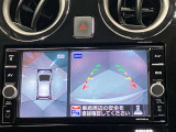 【アラウンドビューモニター】車を上から見下ろしているかのような映像で周囲の状況がひと目で確認、狭い駐車場に駐車するときも安心です♪