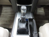 シフトは素早いシフトが可能なゲート式。マニュアル感覚でシフトができる6速シーケンシャルマシフトチック付です。