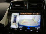 パノラミックビューモニター付きです。車両を上から見たような映像を画面に表示。運転席からの目視だけでは見にくい、車両周辺の状況をリアルタイムでしっかり確認できます。