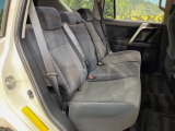 後部座席も気になるようなキズ・汚れやへたり等、大きなダメージはなく、良好な状態です。