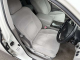 運転席シートにヘタリはありません。