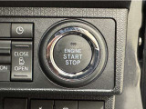 エンジンスタートボタンです。キーが車内にあれば、エンジンの始動・停止はブレーキを踏んでスイッチを押すだけ!キーを取り出す手間を省き、ワンプッシュでエンジンを操作するので簡単でスムーズです。