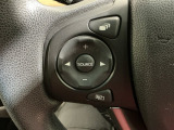 ステアリングにオーディオ操作スイッチが付いています。オーディオ画面に直接タッチしなくても操作が出来ますので、運転に集中できます。