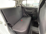 後部座席も気になるようなキズ・汚れやへたり等、大きなダメージはなく、良好な状態です。