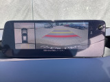 狭い場所での駐車やすれ違いなどでより的確な運転操作に役立つ360&deg;ビューモニターが装備されています。