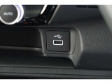 スマートフォンなどの音楽再生が可能なUSB接続ジャック装備車両です♪♪♪