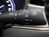 【オートライト】車外の明るさに応じて、自動的にライトの点灯・消灯をしてくれます。