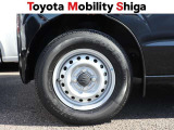 シンプルなデザインのスチールホイ-ルを装備しております。