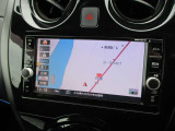 日産純正の地デジ対応ナビゲーションが装着されてます。