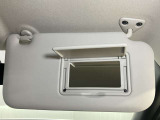 【運転席サンバイザー】鏡が付いているのでメイク直しなどにも便利★