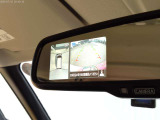 空の上から見下ろすような視点で駐車が出来る「アラウンドビューモニター」がルームミラーに表示されますので、駐車が苦手な方にも心強い味方になってくれるはずです♪
