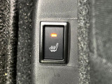 【シートヒーター】寒い日に重宝するシートヒーター!エアコンより早く温まってくれるので寒がりの人も安心ですね♪エアコンの温風は乾燥するから苦手、という方にもをおすすめです。