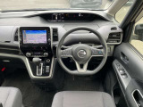 セレナは窓ガラスが大きくピラーも細い為周囲の状況も掴みやすく運転のしやすいお車になっております♪