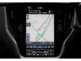 11.6インチのセンターインフォメーションディスプレイ装備!ナビ・オーディオ・空調コントロール・車両等々、多岐にわたる情報の表示と切り替えが可能です!表示はナビ地図です。