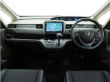 ◆視界広々で非常に運転しやすくロングドライブでも疲れを感じさせないすっきりとまとまったインパネ周りです。