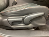 シートハイトアジャスターが付いているので運転姿勢を調整するのに便利ですね。身長に合ったシートポジションは安全運転や疲労軽減にもつながります。