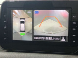 【アラウンドビューモニター】車を上から見下ろしているかのような映像で周囲の状況がひと目で確認、狭い駐車場に駐車するときも安心です♪