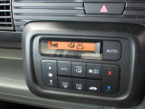 エアコンはオートエアコンになっています。