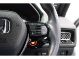 Hondaセンシングの機能のひとつ、アダプティブクルーズコントロール付!アクセルから足を離しても設定したスピードと前車との車間を保ち走行してくれます!車線維持もアシスト☆高速道路で疲労軽減ですね☆