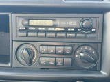 マニュアルエアコンです。ラジオを聴くこともできます◎