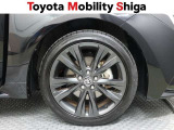 デザイン性のあるトヨタ純正アルミホイールです。車との一体感があります
