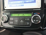 スタイリッシュなデザインのインパネ。各操作スイッチは使いやすい位置に配置されてます。
