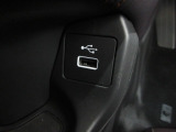 便利な充電用USBジャックも付いています☆周辺機器の充電にご利用頂けます☆