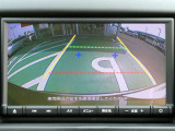 バックカメラは今や必需品ですね!目安のラインも表示されて駐車もラクラク!