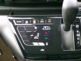 快適オートエアコン付♪設定温度をキープし車内を快適な温度に保ちます♪