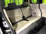 後部座席も気になるようなキズ・汚れやへたり等、大きなダメージはなく、良好な状態です。