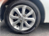 純正アルミホイール付です。