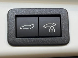 【パワーバックドア】スマートキーや運転席のボタンを押すだけでリアゲートが自動で開閉します!荷物を持っている時や、高い位置にあるバックドアを閉める際に便利な機能です♪
