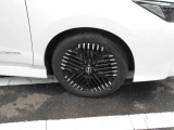 アルミホイールが付いています。お洒落は足元からですね。