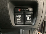【両側パワースライドドア】両側がパワースライドドアになっており、運転席のスイッチやスマートキーでも開閉が可能です!開口部も広いので乗り降りも楽々♪