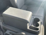 運転席と助手席の間にはドリンクホルダーがあり、必要な時にさっと取り出せます◎