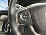 ステアリングにオーディオ操作スイッチが付いています。オーディオ画面に直接タッチしなくても操作が出来ますので、運転に集中できます。