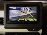 【バックカメラ】運転が苦手な方も車庫入れラクラクです!ギアをリバースに入れれば自動的に切り換わりますので、面倒な操作は不要です♪狭い駐車場もお車を傷つけず安心ですね!