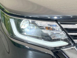【LEDヘッドライト】悪天候や夜間走行時も良好な視界を確保し安心して運転できる高輝度LEDヘッドライトを装備!点灯速度が早く、消費電力も抑えられています。