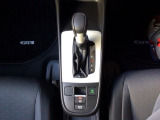 オートマチックシフトレバーは、手になじみ操作しやすい形状で安全運転にもつながります♪