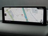 マツダコネクトの10.25インチワイドセンターディスプレイです。『Android Auto』『Apple CarPlay』や独自のコネクテッドサービスに対応したインターフェイスシステムです。
