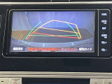 バックガイドモニターで、後方を確認しながら安心して駐車することができます。運転初心者も熟練者も必須の機能ですよ!